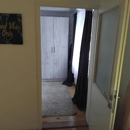 Bazen Apartment *